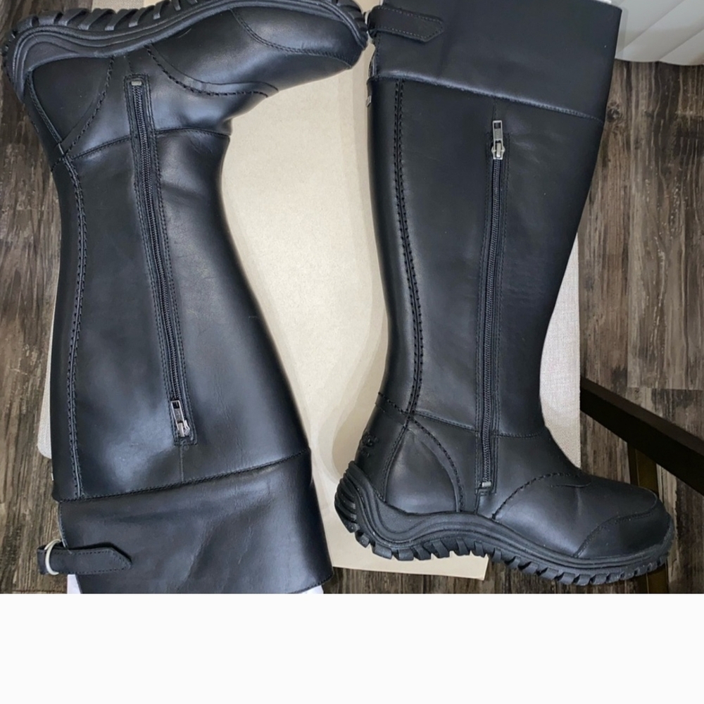 UGG Black Leather MIKO  Winter Boots.NEW SIZE 9